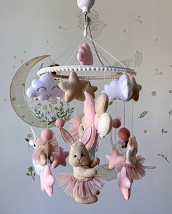 Мобиль детский из фетра "Нежные облачка в розовом"