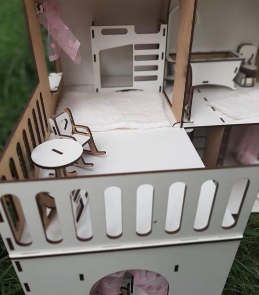 Дерев'яний триповерховий ляльковий будиночок для ляльок з двома терасами та меблями, 5 кімнат, з фанери
