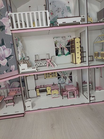 Детский деревянный кукольный самосборный домик коттедж трехэтажный для кукол, 7 комнат, с мебелью и террасой