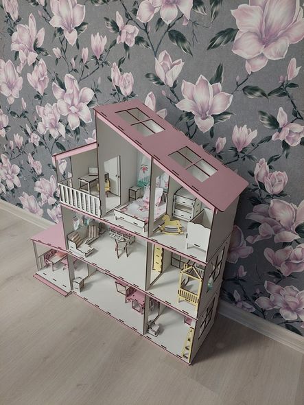 Детский деревянный кукольный самосборный домик коттедж трехэтажный для кукол, 7 комнат, с мебелью и террасой